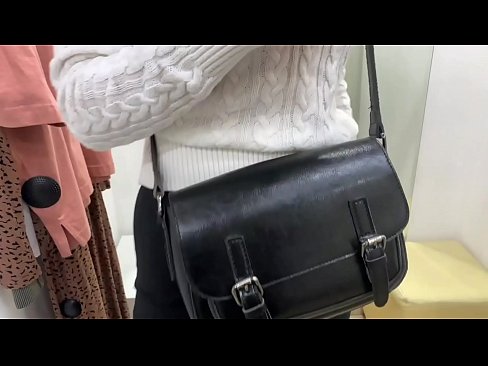 ❤️ Publiczna masturbacja młodej suki FeralBerry z dildo w przymierzalni Super sex at us ﹏