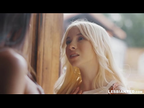 ❤️ Dziewczyna wraca do domu kilka miesięcy później i kończy się na tym, że zjada cipkę macochy Super sex at us ﹏